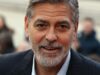 George Clooney si unisce a Bob Geldof per visitare il prototipo del villaggio di beneficenza per i senzatetto