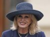 Joanna Lumley presa di mira da ladri mascherati che hanno tentato di rubarle l’auto fuori da una residenza londinese da 2,5 milioni di sterline