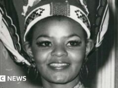 È morta all’età di 76 anni la pionieristica regina di bellezza nera che sfidò l’apartheid in Sudafrica