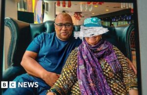 Il britannico nel movie “Con Mum” di Netflix deve affrontare nuove accuse a Singapore