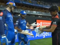 Guarda: Rohit Sharma frustrato con il funzionario dopo che la sua mazza è stata ritenuta non idonea, quindi scagionata