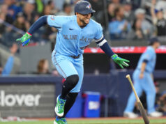 Lo sbarramento offensivo dei Blue Jays contro i Pink Sox porta alla terza vittoria consecutiva in serie