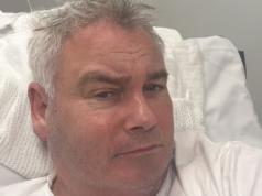 Eamonn Holmes “perde il lavoro amato da 19 anni” al Manchester United dopo aver subito un ictus