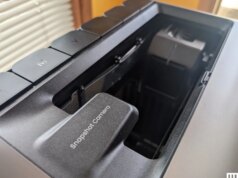 Recensione della stampante UV EufyMake E1 (2026): aggiungi texture 3D a tazze, magneti e altro