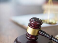 Il giudice ferma il tentativo di Trump di richiedere ai school di dimostrare di non considerare la razza