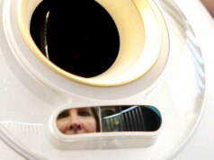 Guardare la sfera di Sam Altman ora dimostra che sei umano su Tinder