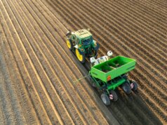 John Deere sta pagando agli agricoltori 99 milioni di dollari per riparazioni presumibilmente monopolistiche