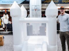 Skenes dei pirati affitta una casa gonfiabile per festeggiare il ventesimo compleanno di Griffin