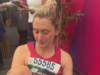 Laura Kenny allatta la figlia dopo aver corso la maratona di Londra per beneficenza sulla gravidanza ectopica