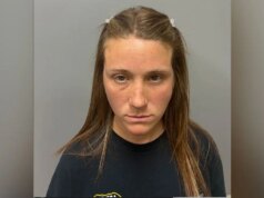 L’ex insegnante deve affrontare 25 accuse, tra cui stupro e abusi, mentre le indagini si ampliano