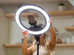 I lavoratori invisibili dell’economia dell’influencer sono i primi in fila per il taglio dell’intelligenza artificiale