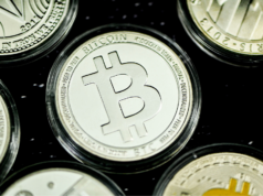 Lo slancio di Bitcoin rallenta mentre il mercato delle criptovalute reagisce agli sviluppi globali