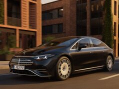 Mercedes-Benz EQS si aggiorna con un enorme salto di qualità e tecnologia di ricarica