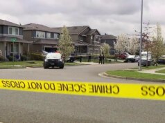 Un vicino spara a morte al presunto uomo armato dopo che 2 donne hanno sparato in una disputa domestica