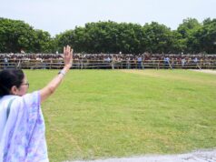 Mamata esorta la gente a votare per “vendicarsi” della cancellazione dei nomi dalle liste elettorali