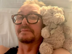 La star del Peep Present Matt King condivide un messaggio emotivo dal letto d’ospedale dopo un ictus “molto raro”.