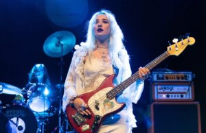 La band del Coachella abbandona dopo che il cantante ha riportato una “lesione cerebrale acuta” e una frattura al collo