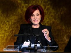 L’organizzazione benefica per i senzatetto taglia i legami con Sharon Osbourne dopo il suo sostegno alla manifestazione di Tommy Robinson