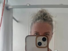 La compagna di Ricky Gervais, Jane Fallon, 65 anni, si scaglia contro il falso necrologio “disgustoso” dopo la diagnosi di cancro