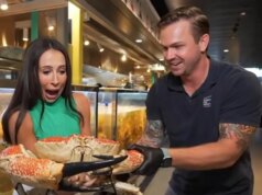 Reporter meteorologico ricoverato in ospedale dopo una dolorosa gaffe in diretta con il granchio