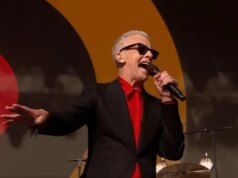 Peter Capaldi fatica a credere che il suo selvaggio cameo sul palco di Glastonbury non fosse “un sogno”