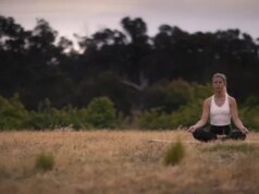 “Ho ignorato tutti i segnali d’allarme e sono finito in una setta di intercourse yoga”