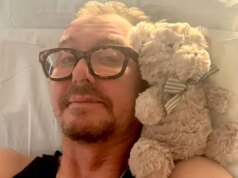 La star del Peep Present Matt King rivela la “paralisi” dopo un raro ictus al midollo spinale all’età di 58 anni