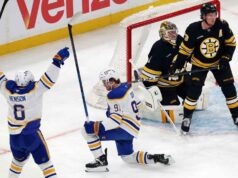 I Sabres esplodono per quattro gol nel primo periodo, portandosi in vantaggio per 3-1 sui Bruins