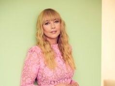 Sara Cox afferma di non aver più paura di “accartocciare l’ego” mentre sostituisce Scott Mills per la copertura dell’Eurovision