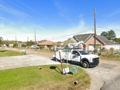 Almeno 13 persone ferite dopo che un veicolo si è schiantato contro il corteo della Louisiana: ufficio dello sceriffo