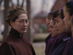 Il forged di “The Testaments” spiega come il loro spettacolo rispecchia la nostra distopia nella vita reale