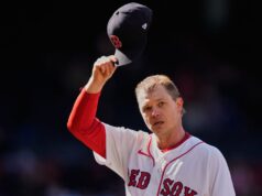 Sonny Grey mette a tacere i Brewers mentre i Purple Sox ottengono le prime vittorie consecutive