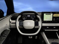 Il CEO di Volkswagen difende i pulsanti fisici nelle auto