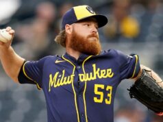 Le uscite di Brandon Woodruff dei Brewers iniziano presto dopo aver mostrato una velocità ridotta
