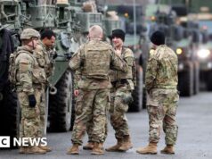 Trump afferma che gli Stati Uniti stanno studiando tagli alle truppe in Germania, mentre il litigio con Merz si intensifica