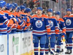 Una donna accouche a Rogers Place durante la partita degli Oilers
