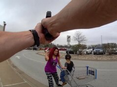 La polizia uccide una donna accusata di rapimento e taglio di bambini al Walmart di Omaha