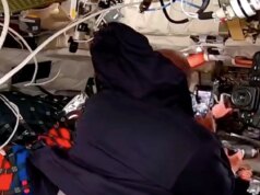 Mi dispiace informarvi che gli astronauti di Artemis II passano molto tempo davanti allo schermo