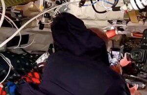 Mi dispiace informarvi che gli astronauti di Artemis II passano molto tempo davanti allo schermo