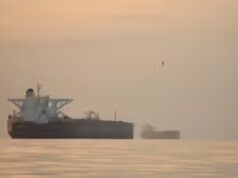 Hormuz è ancora operativo? Come gli spari e il sequestro di navi stanno mettendo alla prova il cessate il fuoco tra Iran e Stati Uniti