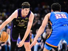 Austin Reaves dei Lakers perderà molto tempo a causa di un infortunio mentre la squadra subisce un altro duro colpo prima dei playoff