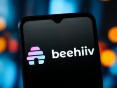 Esclusivo: Beehiiv si espande nel podcasting, prendendo di mira Patreon