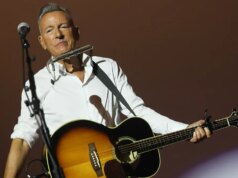 Bruce Springsteen critica gli uomini ricchi d’America mentre i critici esaltano i suoi miliardi