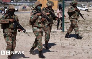 L’esercito sudafricano arriva nei punti caldi della criminalità per aiutare a combattere le bande