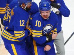 Sam Carrick dei Sabres settimana dopo settimana con un infortunio al braccio