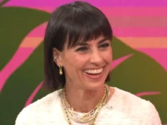 Constance Zimmer spiega come sta rimodellando il dibattito sull’invecchiamento delle donne