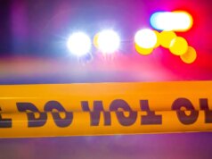 Almeno 13 persone sono rimaste ferite dopo che un’auto si è schiantata sulla folla in Louisiana