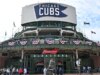 Fan avvistato con il laptop computer, apparentemente registrando le ore di lavoro dagli stand del Wrigley Discipline durante la partita del giorno dei Cubs