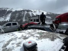 L’autostrada del Colorado precipita nel caos dopo un massiccio incidente di 75 veicoli, in un clima invernale pericoloso