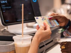 Gli esperti di viaggio mettono in guardia contro l’abitudine di dare mance quando si visitano luoghi di vacanza popolari